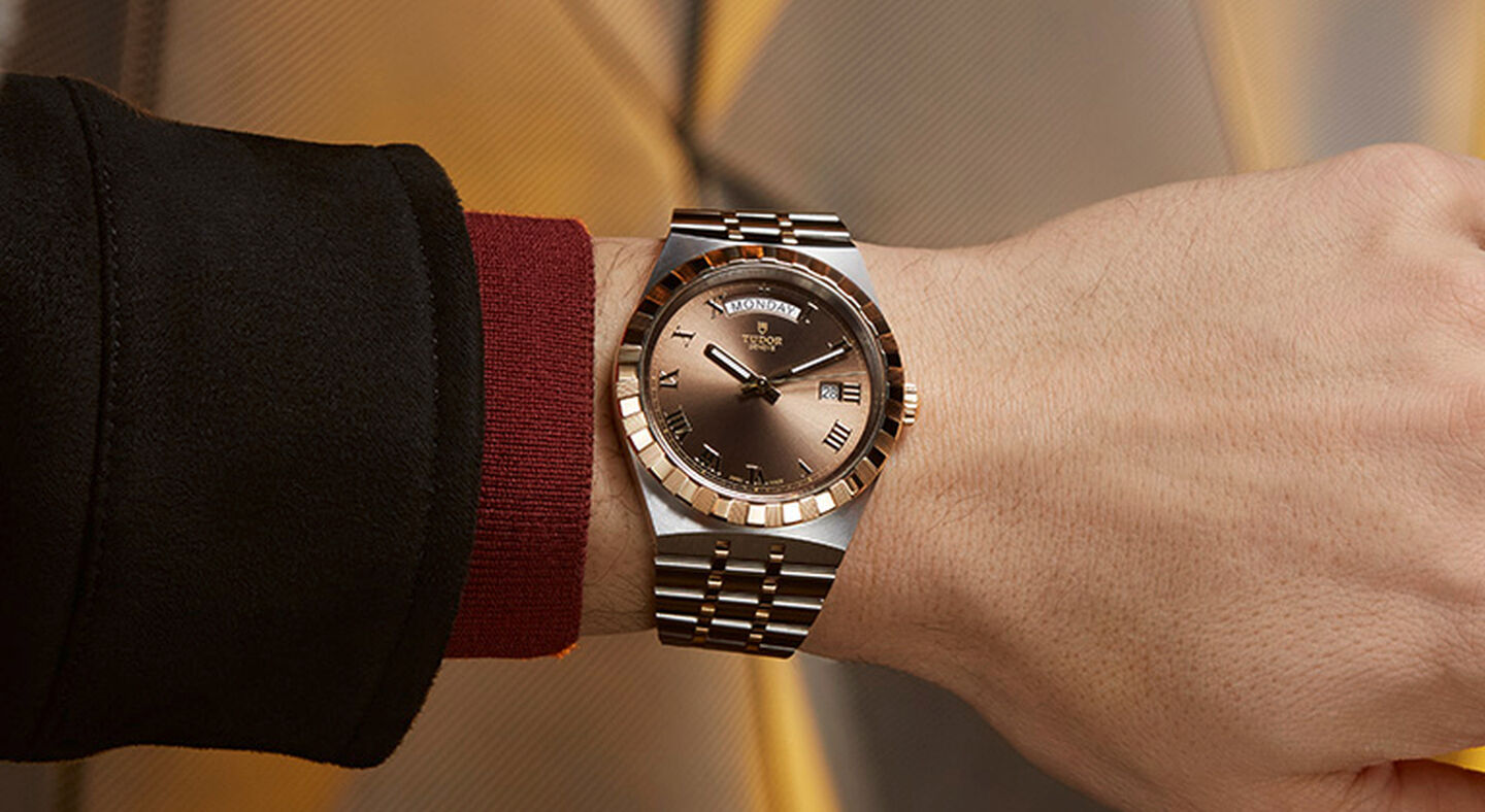 Montre TUDOR Royal au poignet.